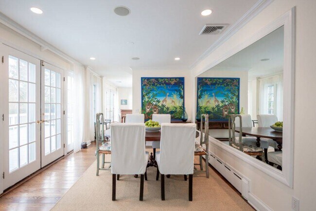 Building Photo - 246 Tuckahoe Ln