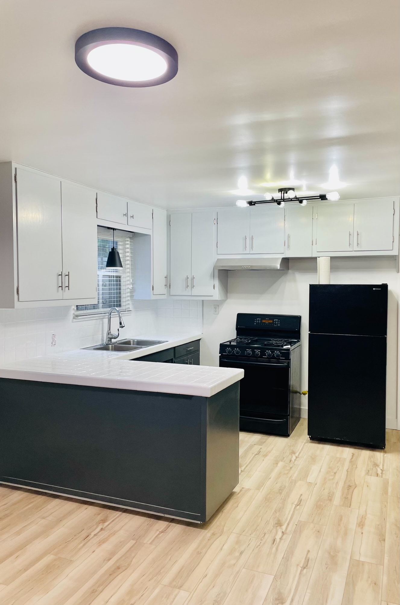 Building Photo - 6203 Condon Ave