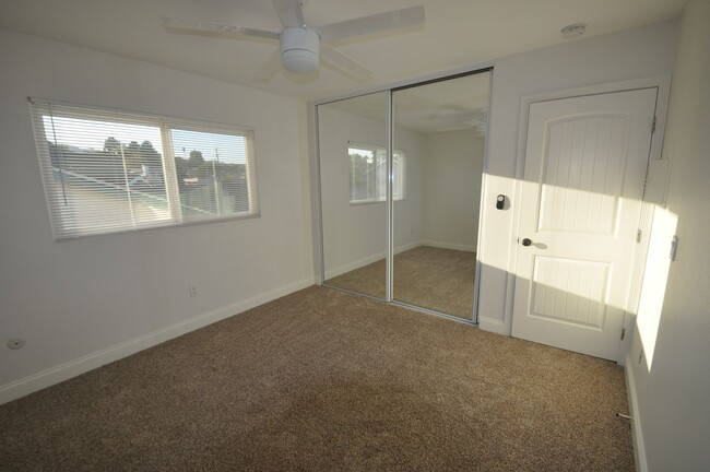 Building Photo - 951 W Summerland Ave