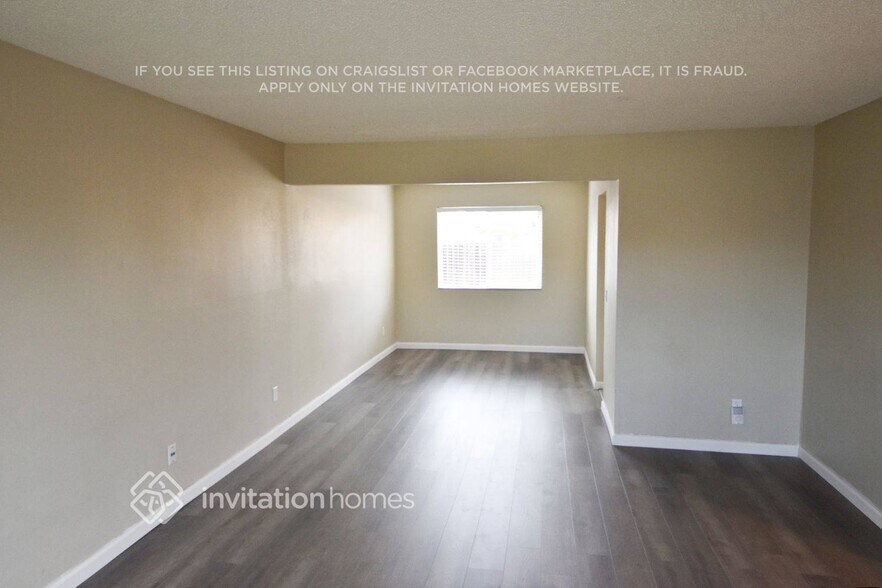Building Photo - 560 E Wigeon Way