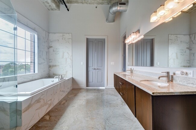 Building Photo - 1111 Studewood St