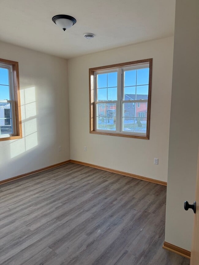 Building Photo - 543