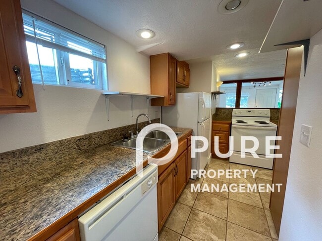 Building Photo - 0637-01PP