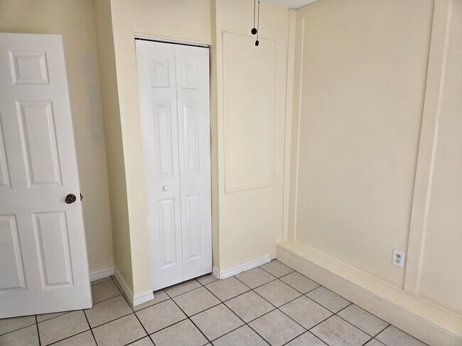 Building Photo - 719 W Palmetto St