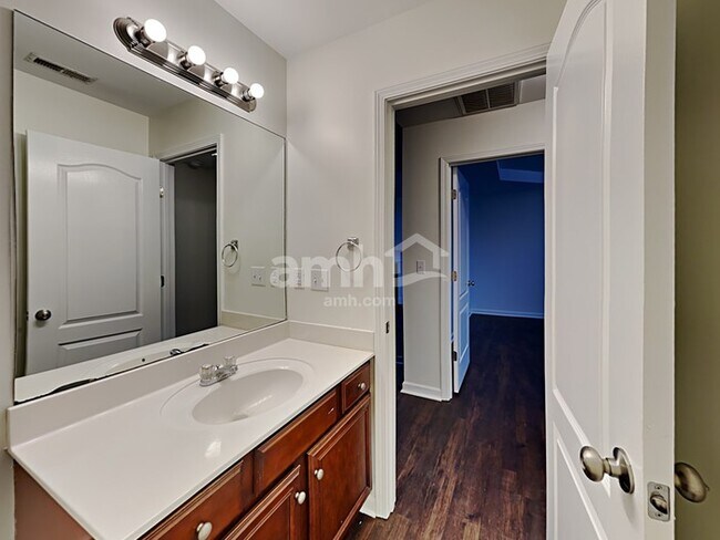 Building Photo - 2936 Greentree Dr