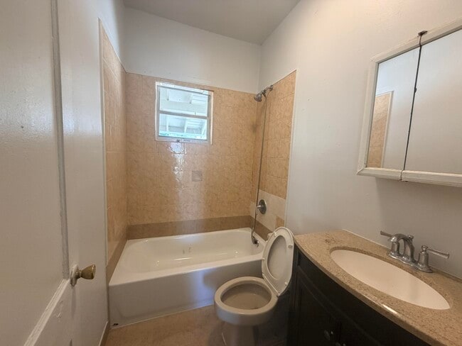 Building Photo - 504 El Prado