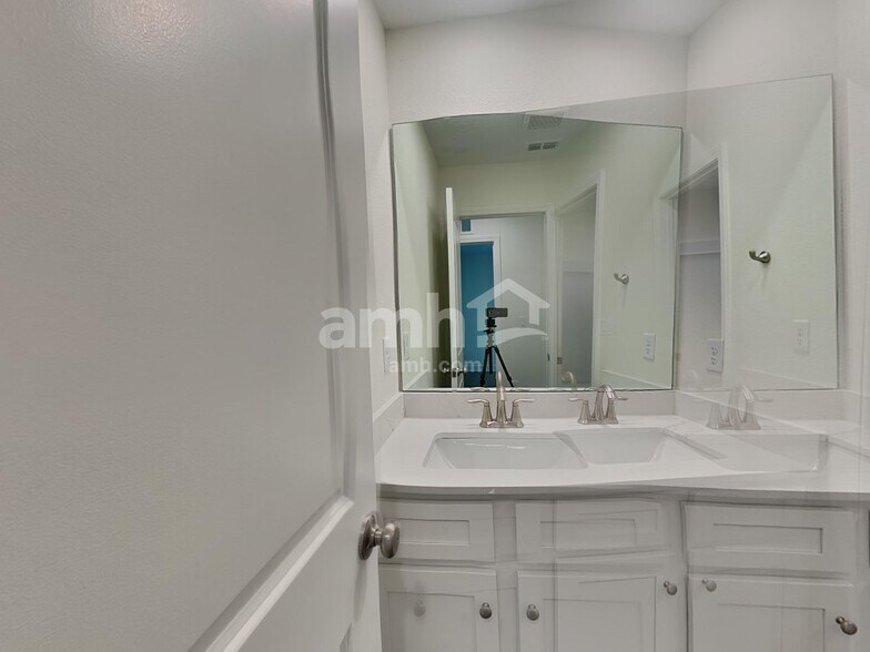 Building Photo - 2587 Spring Moss Ct