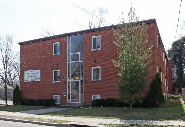 Building Photo - 1921 Maple Ave