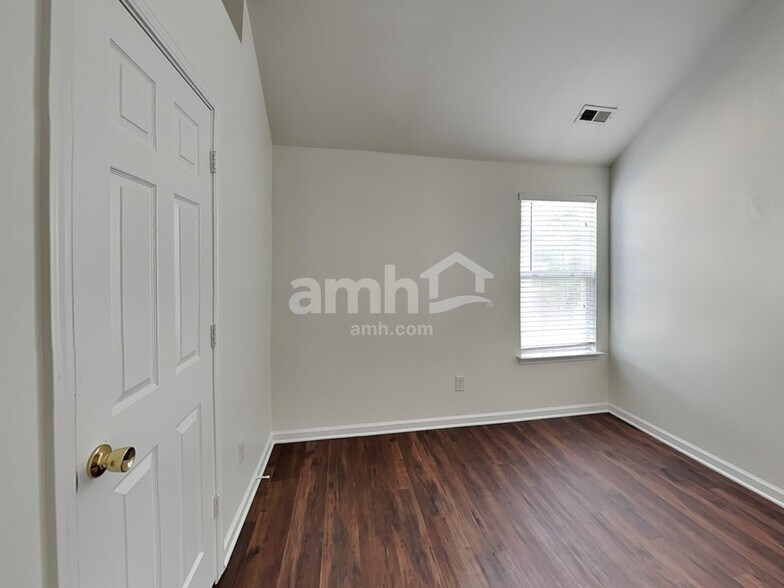 Building Photo - 7225 Hidden Creek Dr