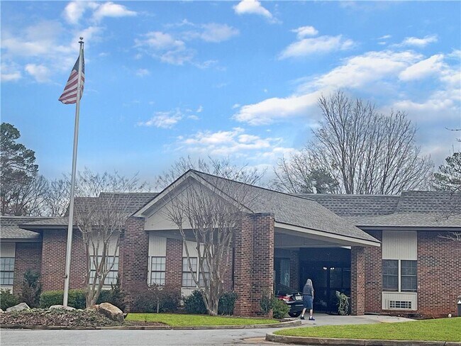 Building Photo - 475 Mount Vernon Hwy NE