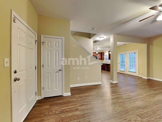 Building Photo - 906 Reedy Way