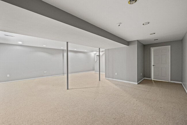 Building Photo - 2152 Sallee Dr