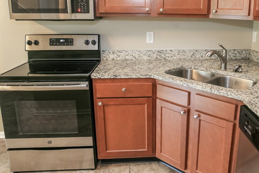 Building Photo - 3903 Bonn Dr