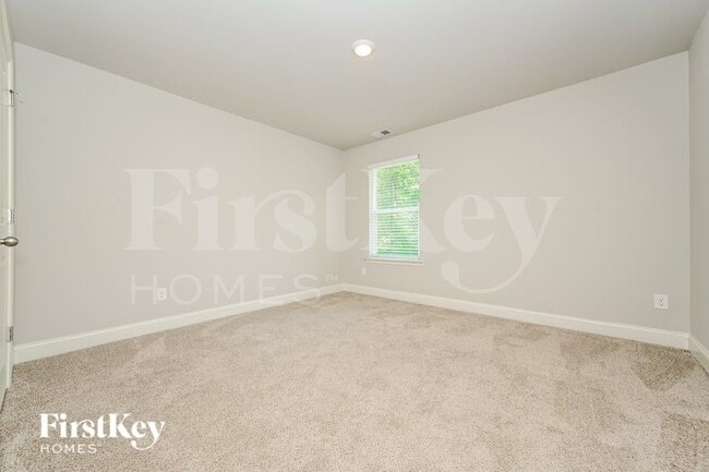 Building Photo - 215 Cheshire Dr