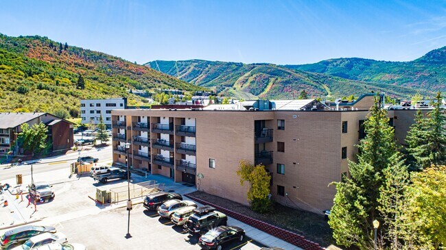 Building Photo - Conveniently Located Condo in Prospector S...