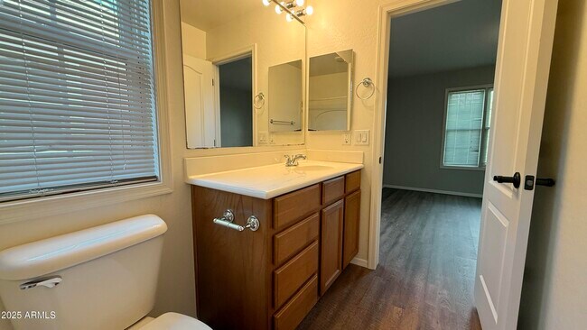 Building Photo - 1632 E Canyon Creek Dr