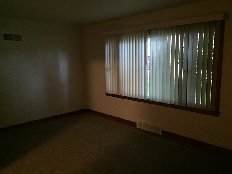 Building Photo - 1008 Sunset Dr