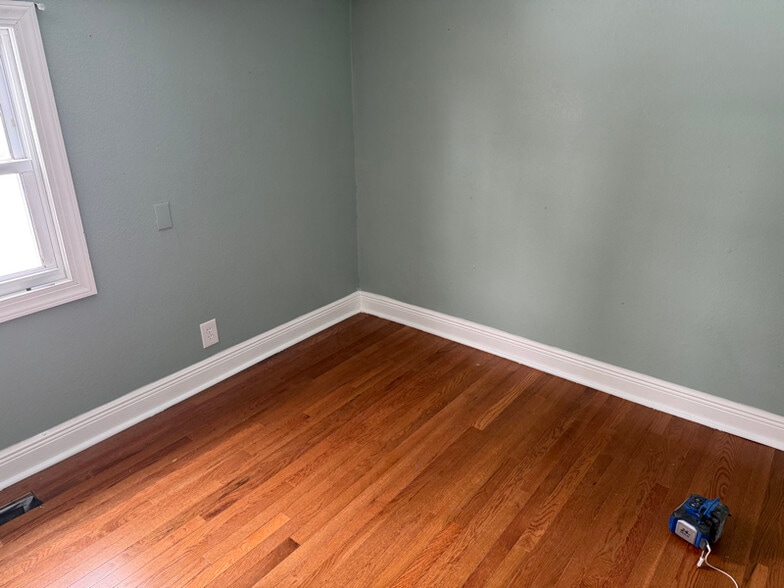 Building Photo - 900 Cherry St