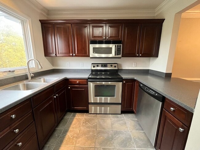 Building Photo - Excellent 2BD, 2BA Downtown Raleigh Condo in Gated Community with Bonus Office and Private Deck