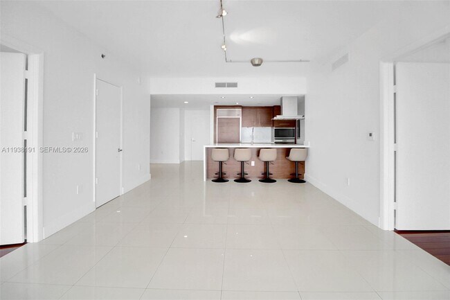 Building Photo - 495 Brickell Ave