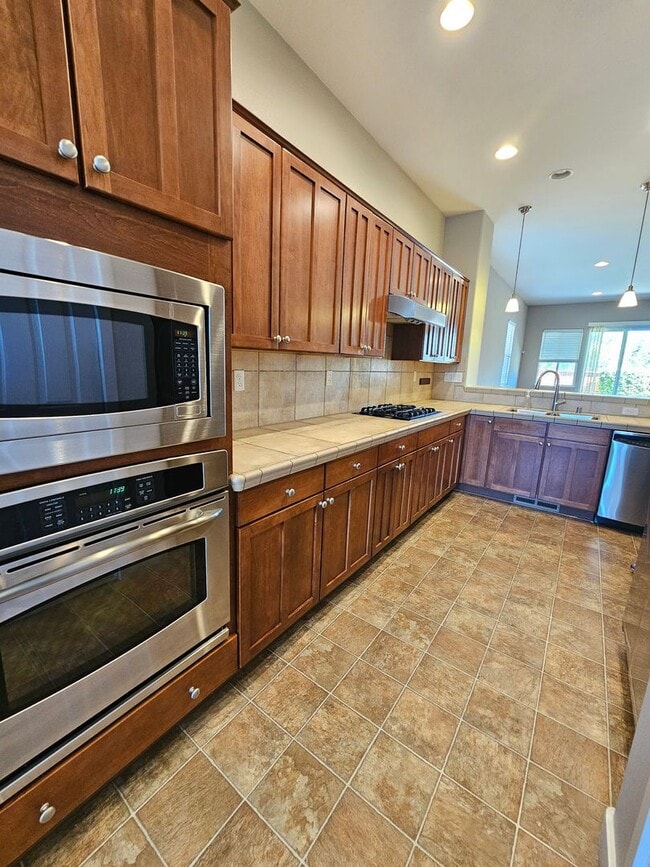 Building Photo - Gorgeous 4 Bedroom on Kiley Ranch