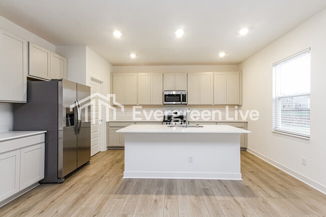 Building Photo - 802 Penrose Pl