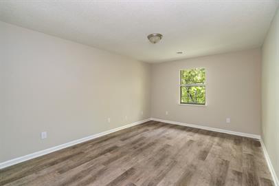Building Photo - 103 Raintree Ln