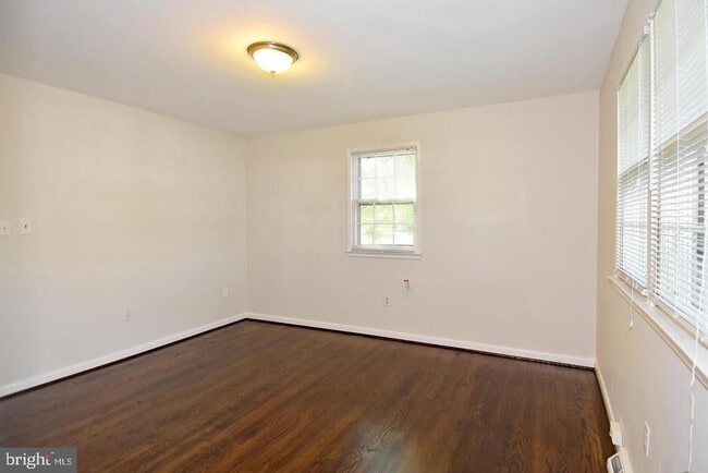 Building Photo - 8800 McNair Dr