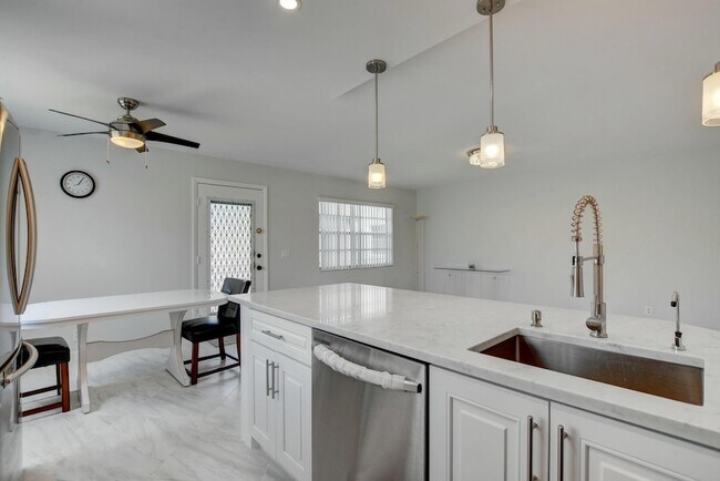 Building Photo - 988 Normandy Trail