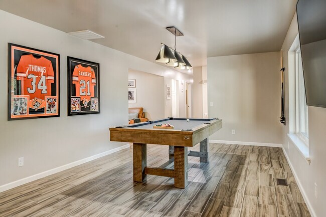 Building Photo - 11 N Pecan Dr