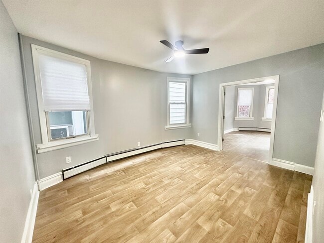 Building Photo - 130 Grant Ave