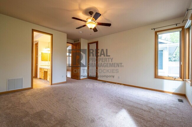 Building Photo - 5436 Hunter Dr