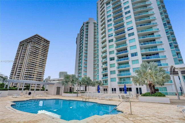 Amenities - 19400 Turnberry Way