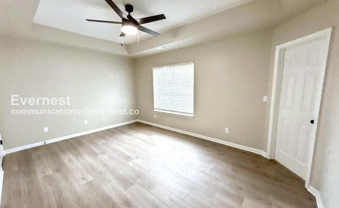 Building Photo - 1112 Clairmonte Dr