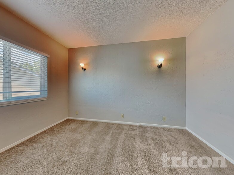 Building Photo - 573 Laurel St