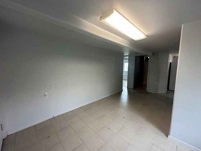 Building Photo - 1521 Kinoole St