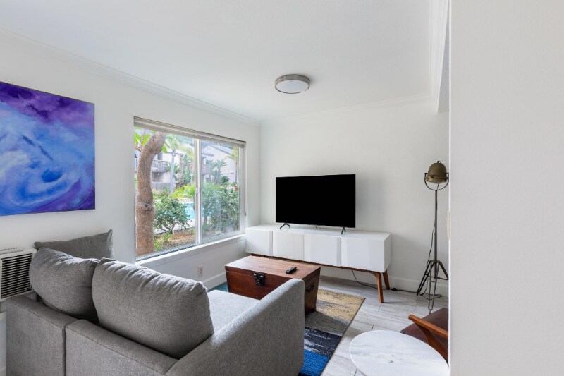 Building Photo - 8529 Villa La Jolla Dr