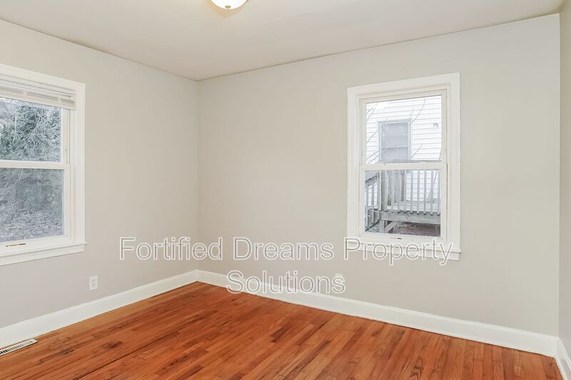 Building Photo - 401 Gregory St SW