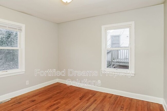 Building Photo - 401 Gregory St SW