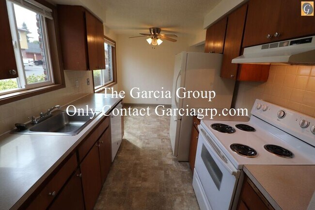 Building Photo - 581 Holmes Ln