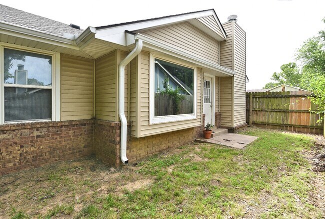 Building Photo - 1339 E 138th Pl