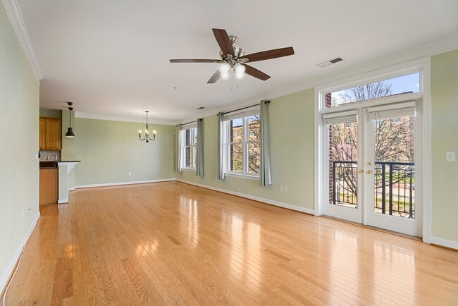 Building Photo - 35 E All Saints St