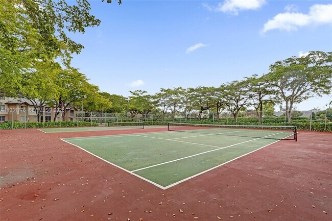 Building Photo - 9901 Westview Dr