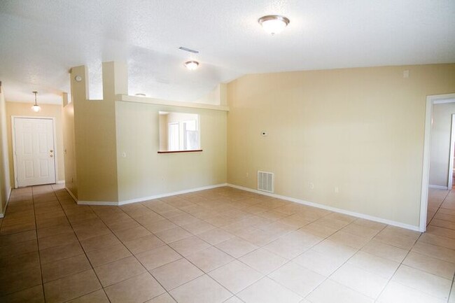 Building Photo - 708 Teather Ave
