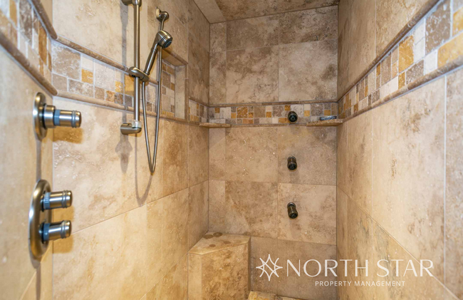 Building Photo - Stunning Home in Hidden Creek
