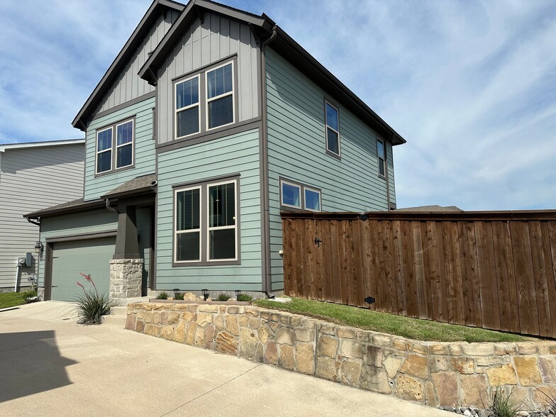 Building Photo - 14228 Walsh Ave