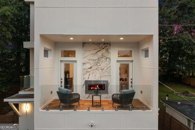 Building Photo - 24 Hutchinson St NE