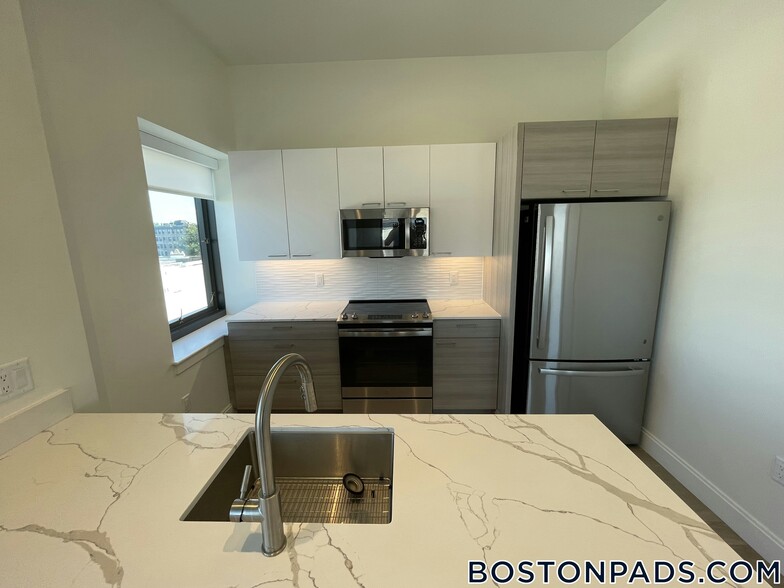 Building Photo - 1079 Commonwealth Ave