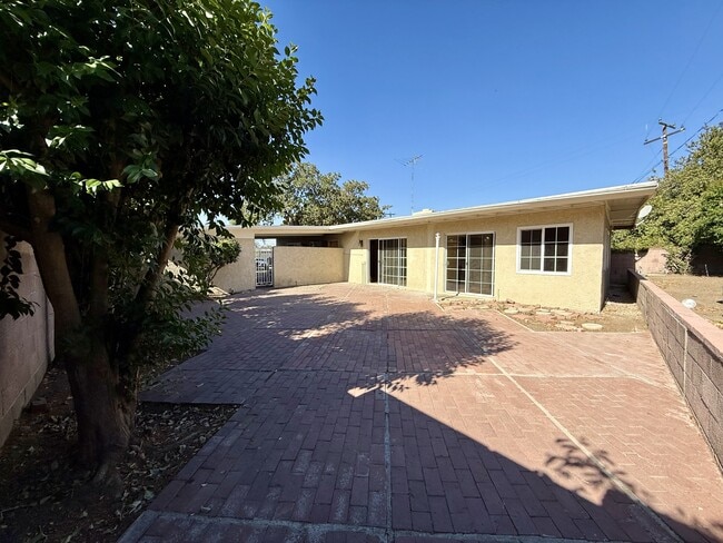 Building Photo - 13949 Oval Dr