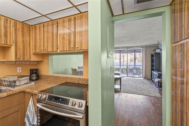 Building Photo - 2861 Leonard Dr